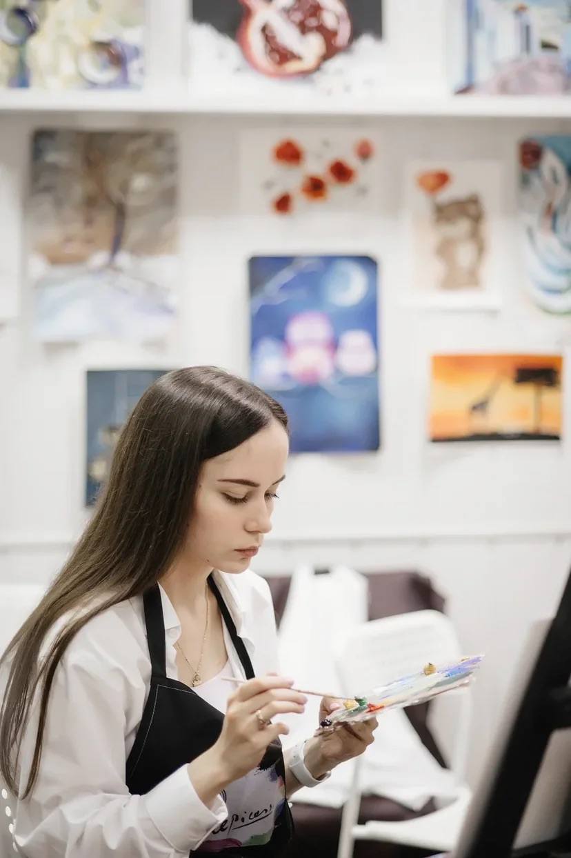 Valeriya Shmyglova painting in her studio